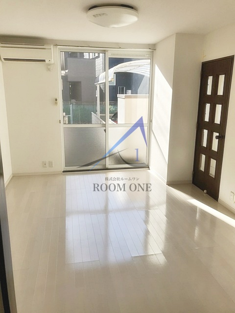 ドエル中野島Ｂの居間・リビング|洋室のお部屋です。