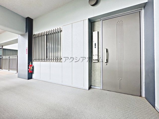 フォーラスタワー所沢の玄関