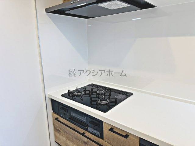 フォーラスタワー所沢のキッチン|3口コンロ・レンジフード