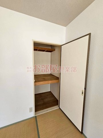 フレグランス南町F棟の収納|ちょっとした収納スペースも充実しています