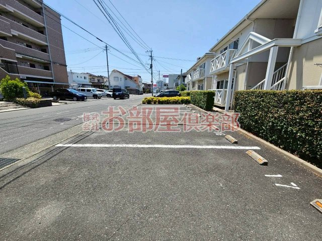 フレグランス南町F棟の駐車場