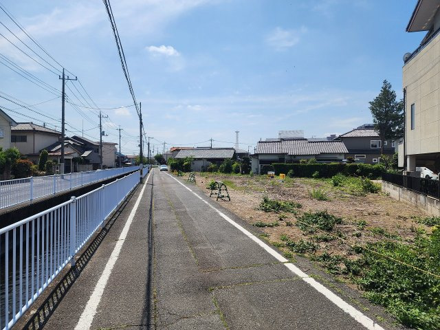 高崎市江木町売土地の前面道路含む現地写真