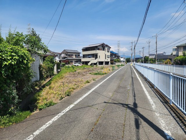 高崎市江木町売土地の前面道路含む現地写真
