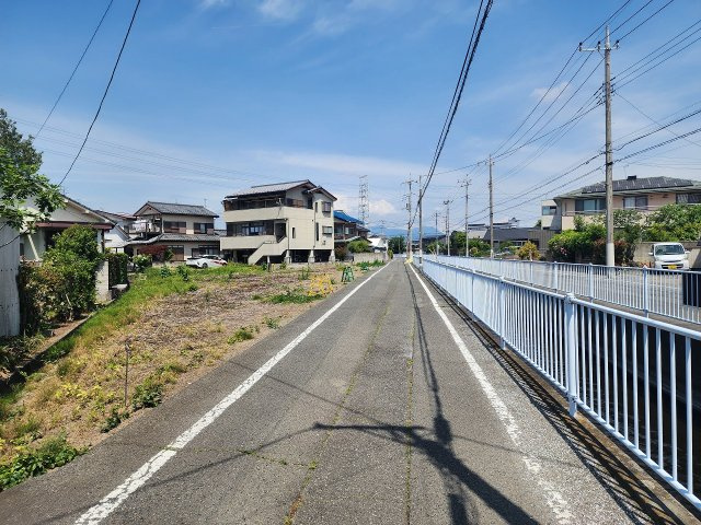 高崎市江木町売土地の前面道路含む現地写真