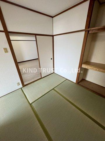 高倉第三コーポの和室|畳の上でゆっくりとくつろげる和室です