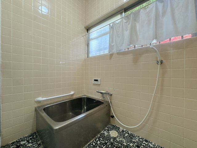 【浴室】 | 古賀市谷山中古戸建 | 既存の造りを活かしつつ、DIYやリノベーションで自分らしい住まいへ。一から作る楽しさは、中古物件ならではの特権です。