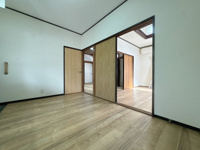 【洋室】 | 古賀市谷山中古戸建 | 古き良き質感を活かした、自分らしい暮らし。
