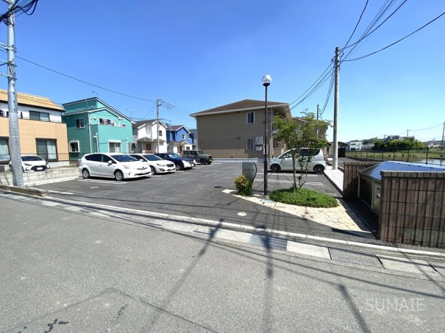 ソレアード Bの駐車場