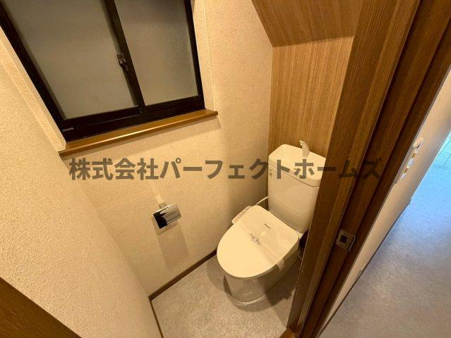 池田1丁目戸建　賃貸のトイレ|落ち着いたトイレです