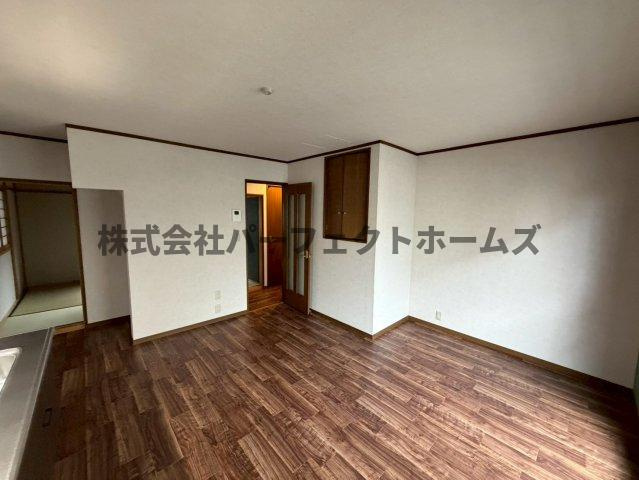 池田1丁目戸建　賃貸の居間・リビング|ゆったり過ごせる居間です