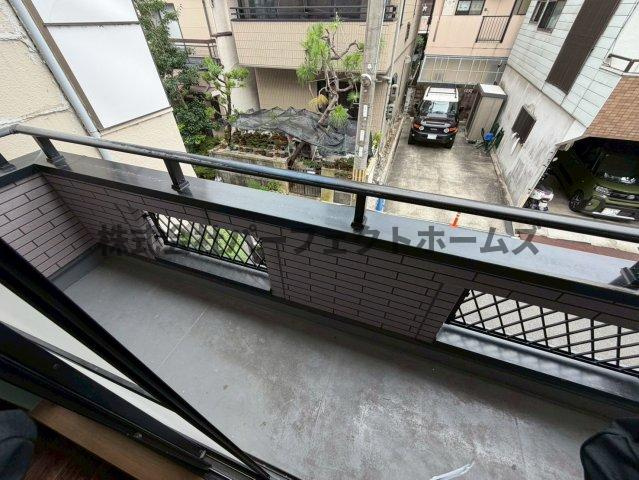 池田1丁目戸建　賃貸のバルコニー|外からの目が気にならないバルコニーで洗濯物が干せます