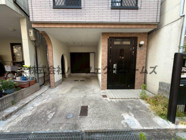 池田1丁目戸建　賃貸の駐車場|駐車場があるので、車を買う予定の方も安心です