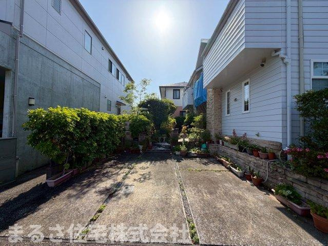 まなび野2丁目　中古戸建の前面道路含む現地写真