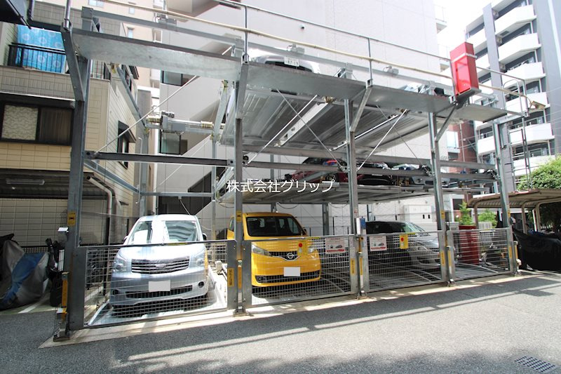 ネオマイム横浜阪東橋弐番館の駐車場