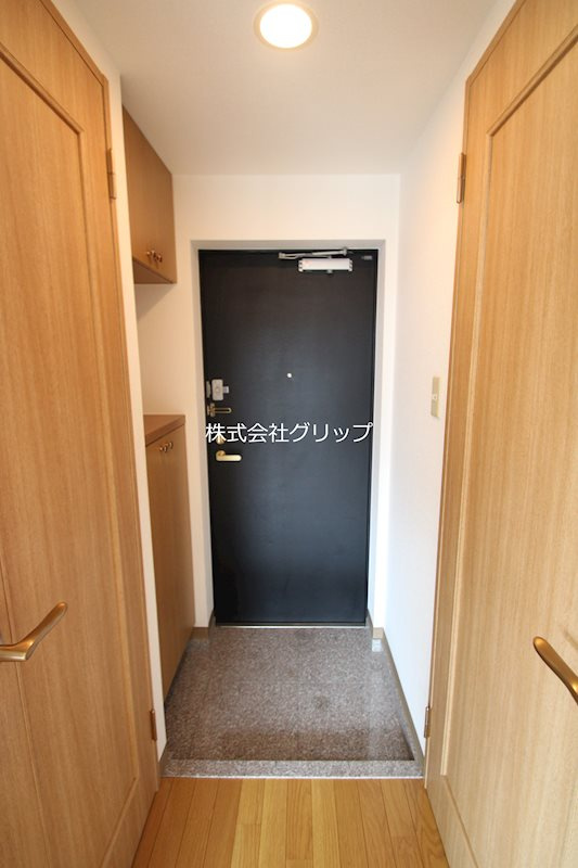 ネオマイム横浜阪東橋弐番館の玄関
