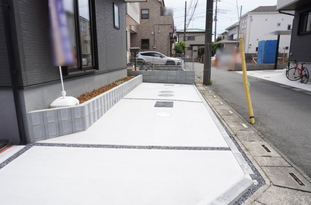 越谷市大字平方 新築分譲住宅の駐車場