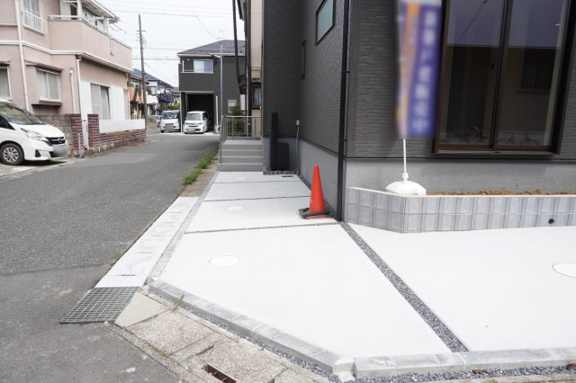 越谷市大字平方 新築分譲住宅の駐車場