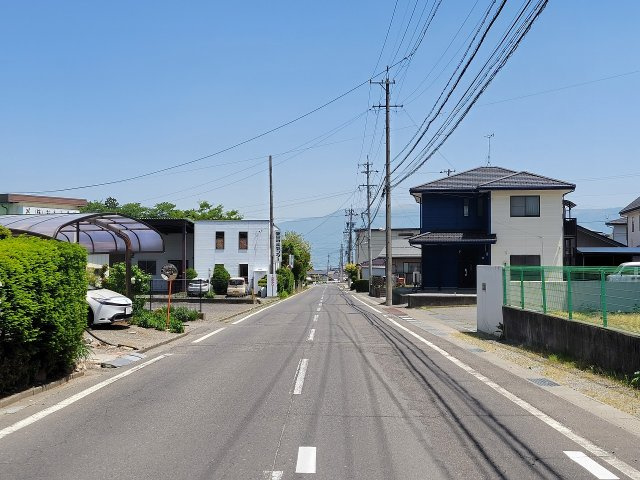 朝日村西洗馬売土地の前面道路含む現地写真