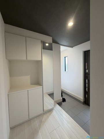 厚木市戸室6期　新築戸建　全2棟2号棟の玄関
