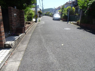 【前面道路含む現地写真】 | 川西市けやき坂2丁目7の7　中古一戸建て