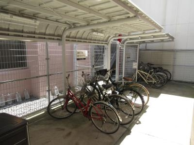 アクシルコート京都二条WESTの駐車場|駐輪場