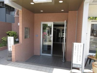 アクシルコート京都二条WESTのエントランス