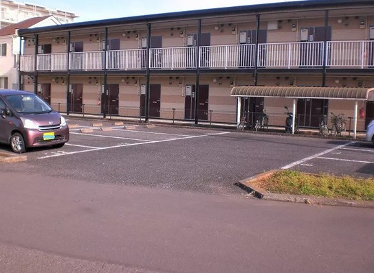 レオパレスルーチェの駐車場