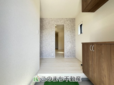 【玄関】 | LievleGarden.S第2八千代菅谷　1号棟 | 同社施工物件写真。※建具やフローリング、その他仕様が異なる場合がございます。