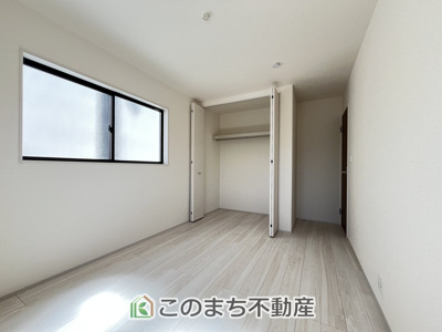 【洋室】 | LievleGarden.S第2八千代菅谷　1号棟 | 同社施工物件写真。※建具やフローリング、その他仕様が異なる場合がございます。