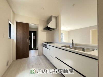 【キッチン】 | LievleGarden.S第2八千代菅谷　1号棟 | 同社施工物件写真。※建具やフローリング、その他仕様が異なる場合がございます。