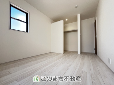 【洋室】 | LievleGarden.S第2八千代菅谷　1号棟 | 同社施工物件写真。※建具やフローリング、その他仕様が異なる場合がございます。