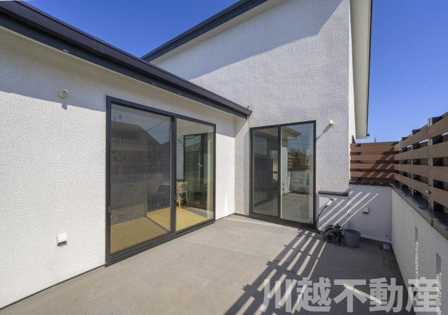 開放感あふれる3面角地　明るいLDK広々38帖のバルコニー|日当たりの良いバルコニー
