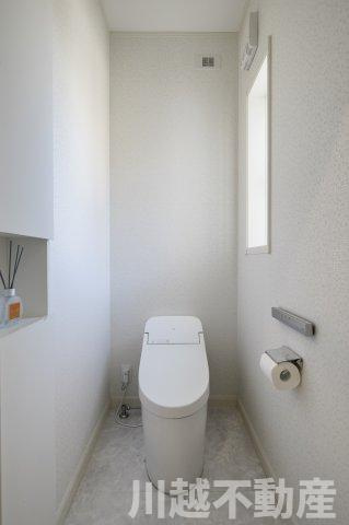 開放感あふれる3面角地　明るいLDK広々38帖のトイレ|トイレも日当たりが良く柔らかい雰囲気になります