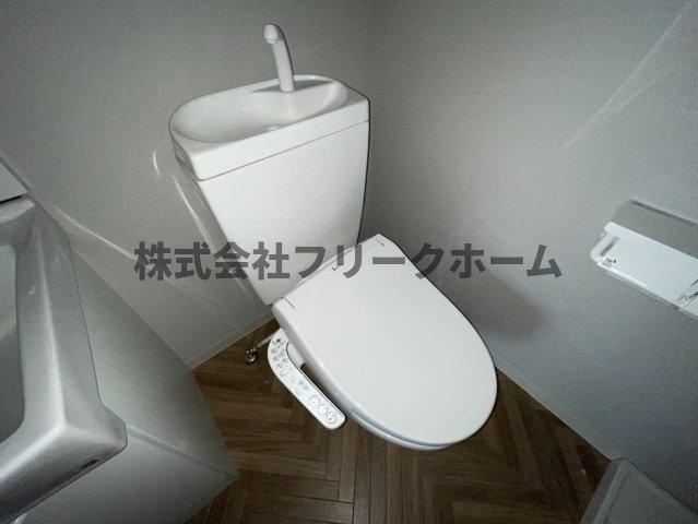 三鷹市井口４丁目のアパートのトイレ
