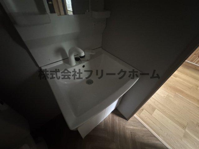 三鷹市井口４丁目のアパートの独立洗面台
