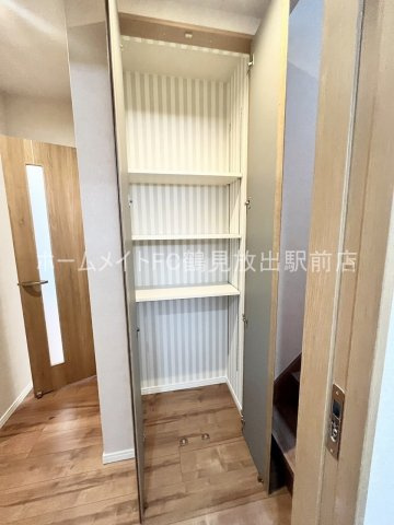 東大阪市稲田本町１丁目のアパートの収納