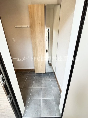 東大阪市稲田本町１丁目のアパートの玄関