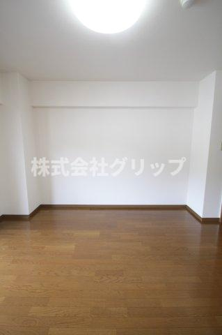 グリフォーネ横浜・西口の洋室