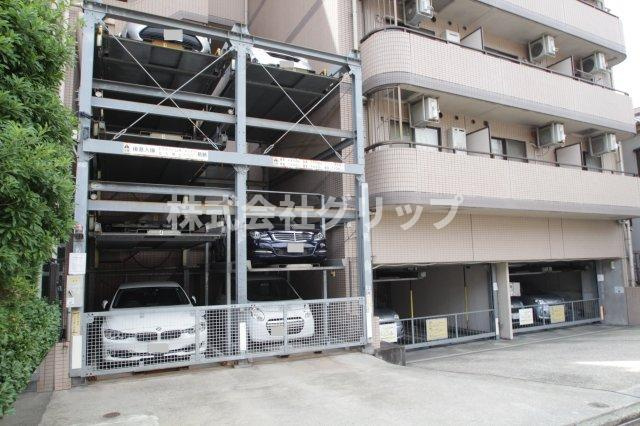 グリフォーネ横浜・西口の駐車場