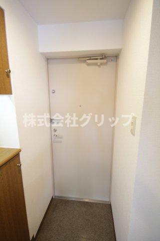 グリフォーネ横浜・西口の玄関