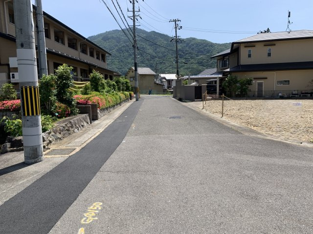 京都市左京区上高野三反田町　建築条件無し売土地の前面道路含む現地写真