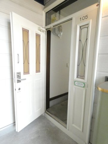 ラ・リバージュ２の玄関