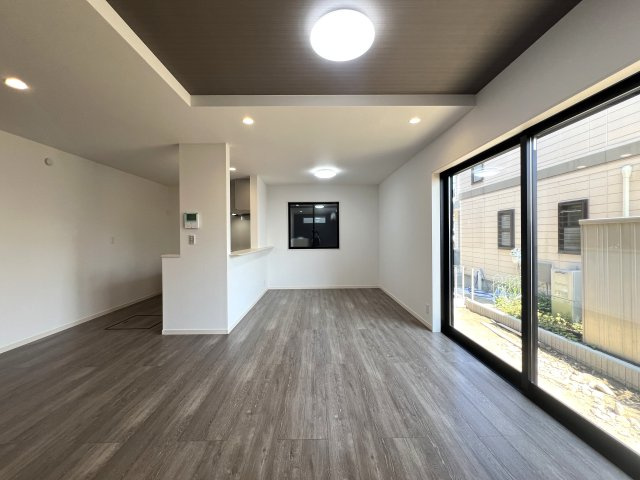 駅距離・良き！住環境・良き！！設備・良き！！！アレもコレもソレも、なとりあえず見て損なし【金沢区六浦南１丁目】新築戸建の居間・リビング|ゆったり過ごせるリビングです