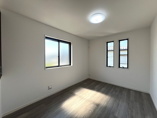 駅距離・良き！住環境・良き！！設備・良き！！！アレもコレもソレも、なとりあえず見て損なし【金沢区六浦南１丁目】新築戸建の洋室|個人の部屋や寝室として使える洋室です