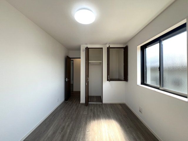 駅距離・良き！住環境・良き！！設備・良き！！！アレもコレもソレも、なとりあえず見て損なし【金沢区六浦南１丁目】新築戸建の洋室|使い勝手のいい洋室です
