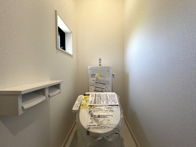 駅距離・良き！住環境・良き！！設備・良き！！！アレもコレもソレも、なとりあえず見て損なし【金沢区六浦南１丁目】新築戸建のトイレ|落ち着いたトイレです