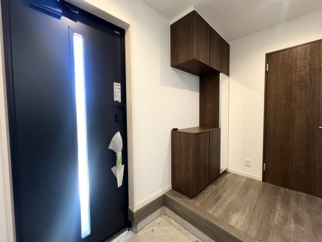 駅距離・良き！住環境・良き！！設備・良き！！！アレもコレもソレも、なとりあえず見て損なし【金沢区六浦南１丁目】新築戸建の玄関|ゆったりとした玄関です
