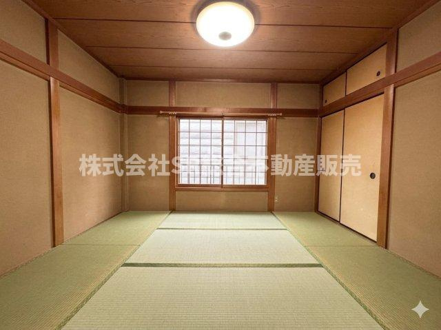 花園東町2丁目中古戸建の和室|リビング横の和室は客間としても使えます！（室内写真は加工により家具等を消しています。）