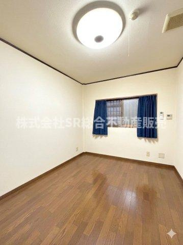花園東町2丁目中古戸建の洋室|個人の部屋や寝室として使える洋室です（室内写真は加工により家具等を消しています。）