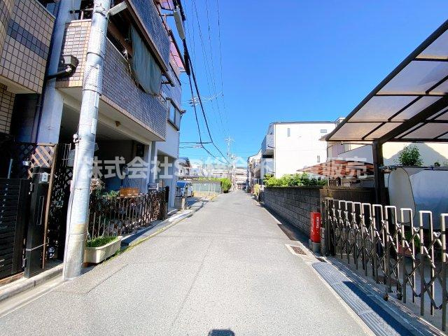 花園東町2丁目中古戸建の前面道路含む現地写真|リフォームや住宅ローン・東大阪市の不動産の事なら弊社にお任せ下さいませ！
各地域の特徴・グルメ・裏道やその他、細かい情報等も熟知した
東大阪市出身のスタッフが新生活を送るお客様をサポート致します！